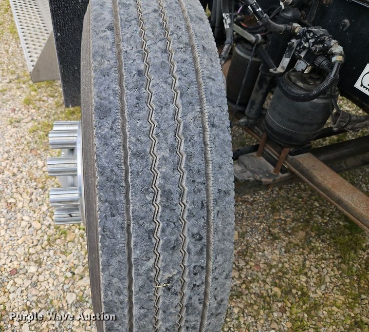 image for item EI3887 2016 Kenworth T800 semi truck