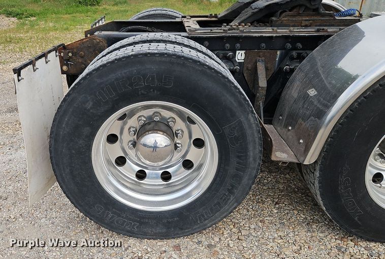 image for item EI3887 2016 Kenworth T800 semi truck