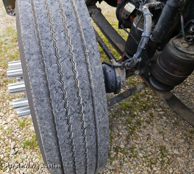 image for item EI3887 2016 Kenworth T800 semi truck