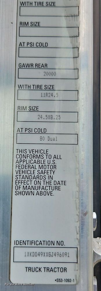 image for item EI3887 2016 Kenworth T800 semi truck