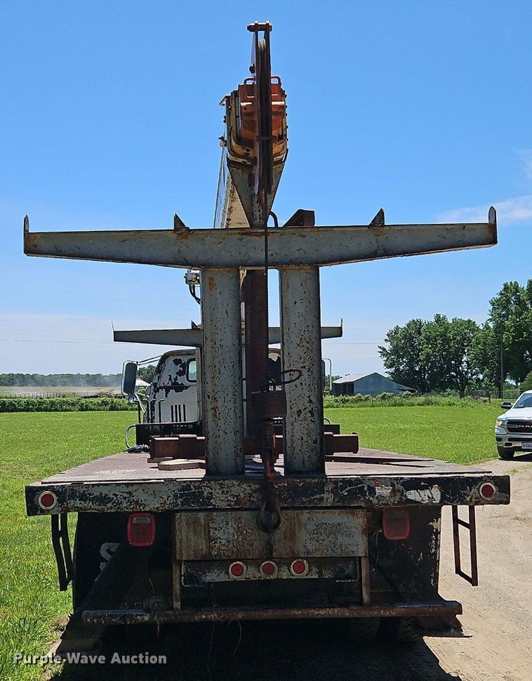 image for item EI3891 1990 GMC Top Kick 7000 crane truck