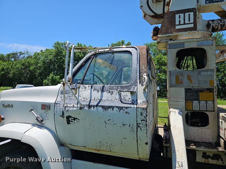 image for item EI3891 1990 GMC Top Kick 7000 crane truck