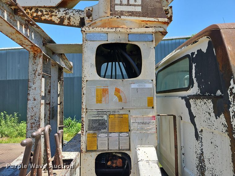 image for item EI3891 1990 GMC Top Kick 7000 crane truck