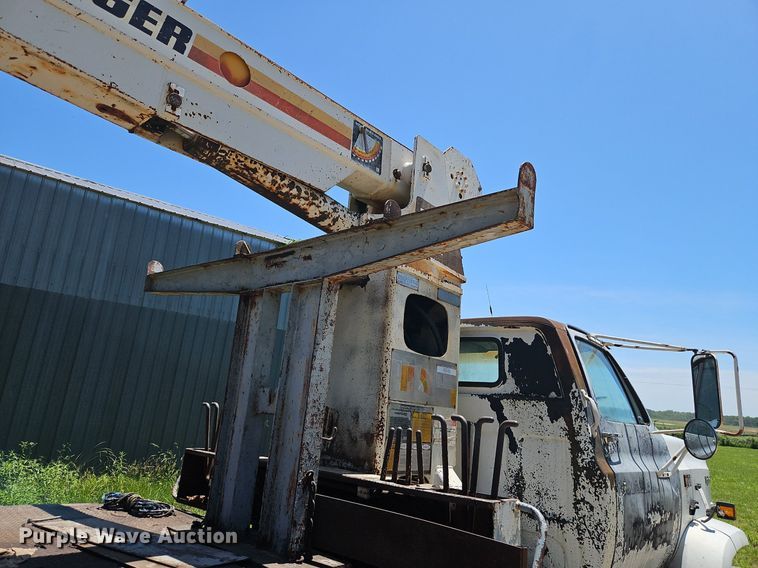 image for item EI3891 1990 GMC Top Kick 7000 crane truck