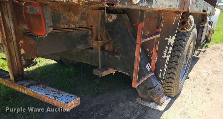 image for item EI3891 1990 GMC Top Kick 7000 crane truck