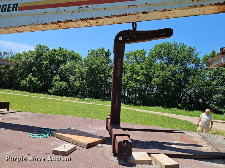 image for item EI3891 1990 GMC Top Kick 7000 crane truck