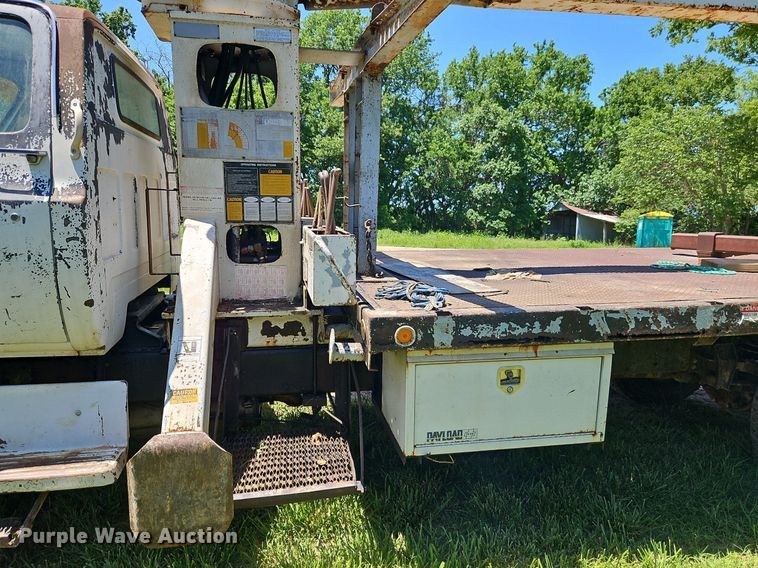 image for item EI3891 1990 GMC Top Kick 7000 crane truck