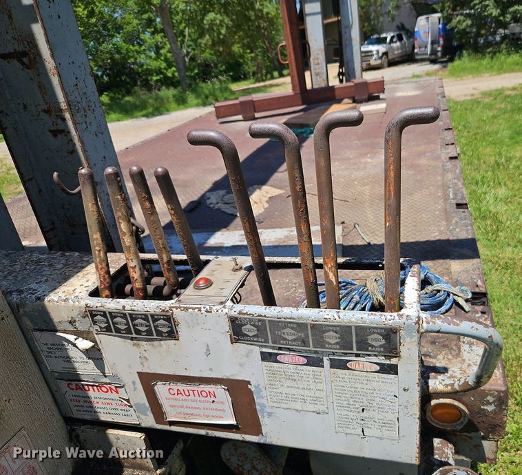 image for item EI3891 1990 GMC Top Kick 7000 crane truck