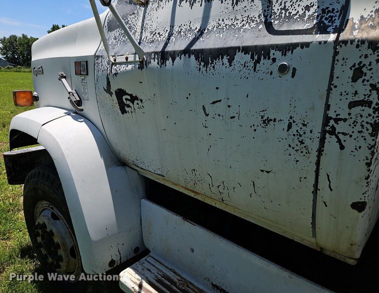 image for item EI3891 1990 GMC Top Kick 7000 crane truck