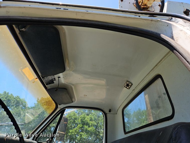 image for item EI3891 1990 GMC Top Kick 7000 crane truck