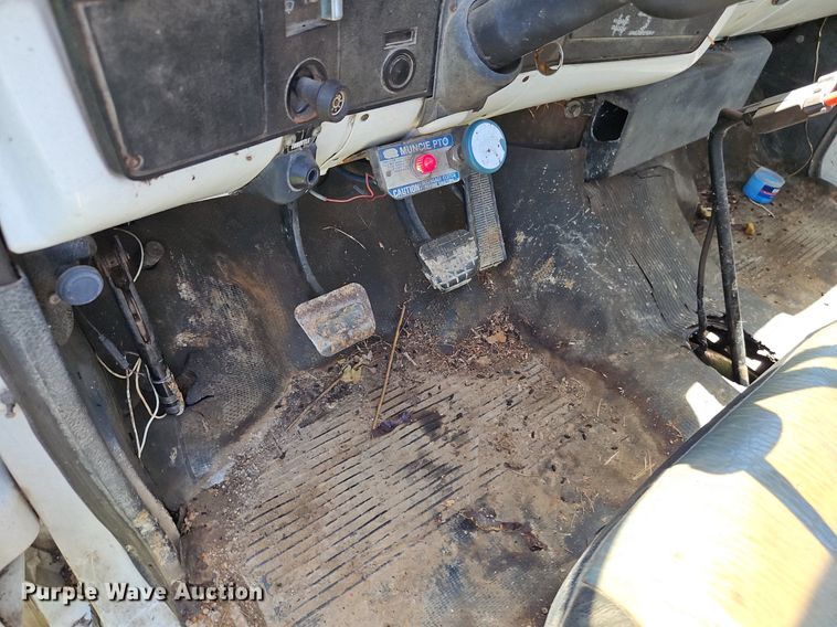 image for item EI3891 1990 GMC Top Kick 7000 crane truck