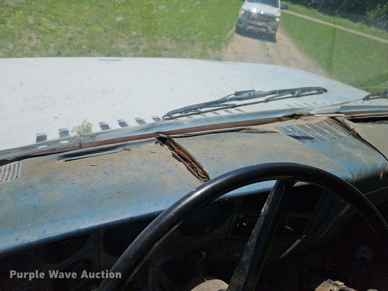 image for item EI3891 1990 GMC Top Kick 7000 crane truck