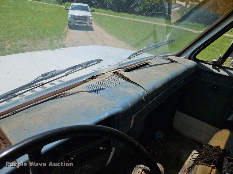 image for item EI3891 1990 GMC Top Kick 7000 crane truck