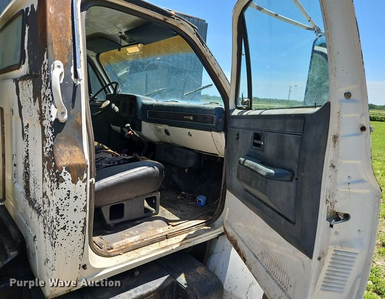 image for item EI3891 1990 GMC Top Kick 7000 crane truck