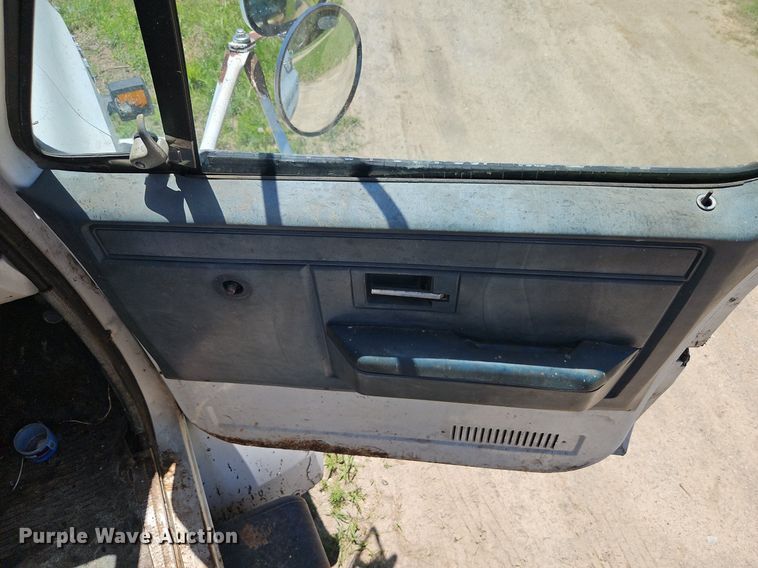 image for item EI3891 1990 GMC Top Kick 7000 crane truck