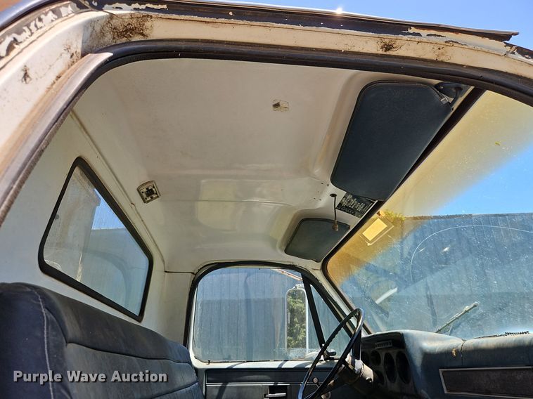 image for item EI3891 1990 GMC Top Kick 7000 crane truck