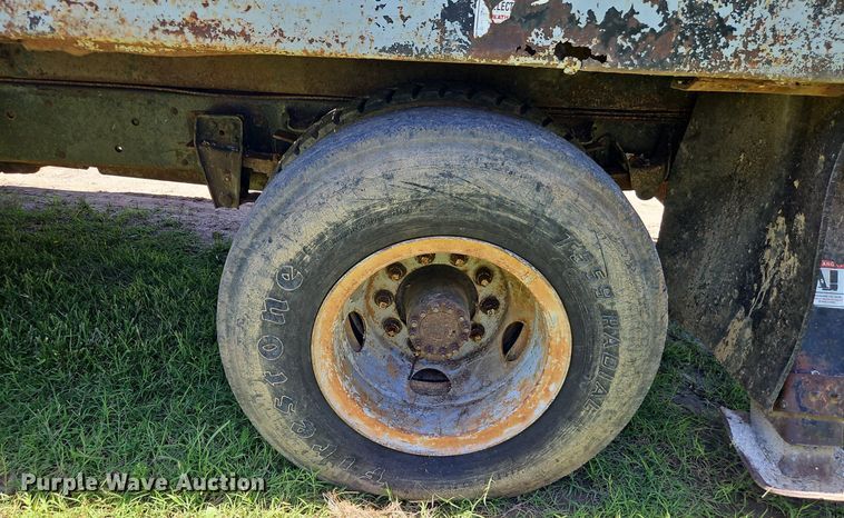 image for item EI3891 1990 GMC Top Kick 7000 crane truck