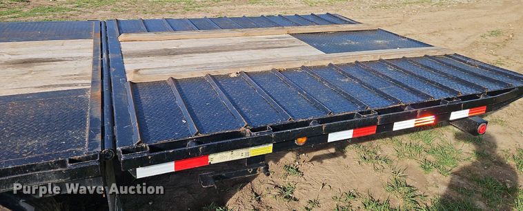 image for item EI3892 2019 Load Trail equipment trailer