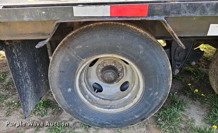 image for item EI3892 2019 Load Trail equipment trailer