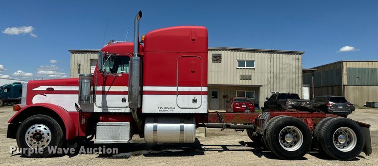 image for item EJ2696 2001 Peterbilt 379 semi truck
