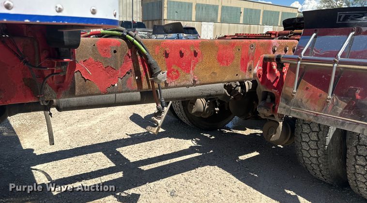 image for item EJ2696 2001 Peterbilt 379 semi truck