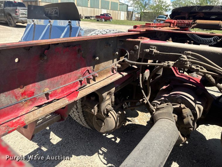 image for item EJ2696 2001 Peterbilt 379 semi truck