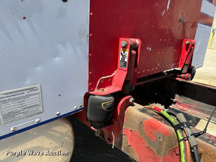 image for item EJ2696 2001 Peterbilt 379 semi truck