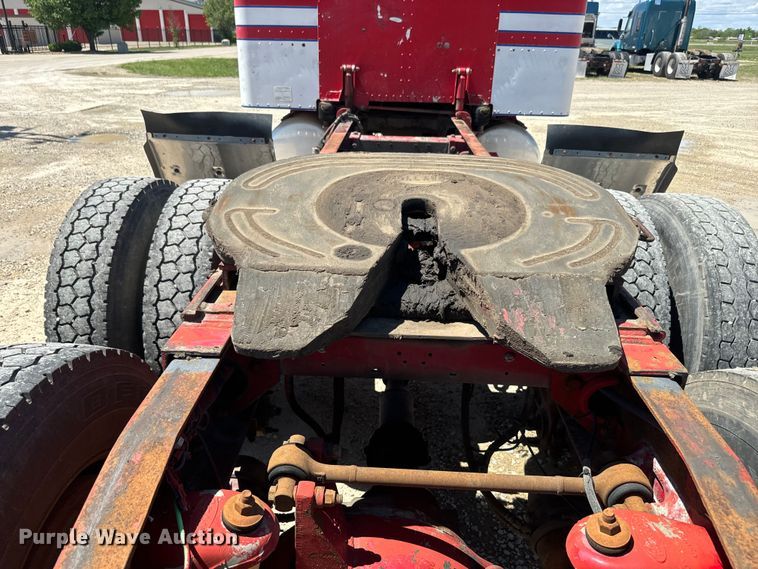 image for item EJ2696 2001 Peterbilt 379 semi truck