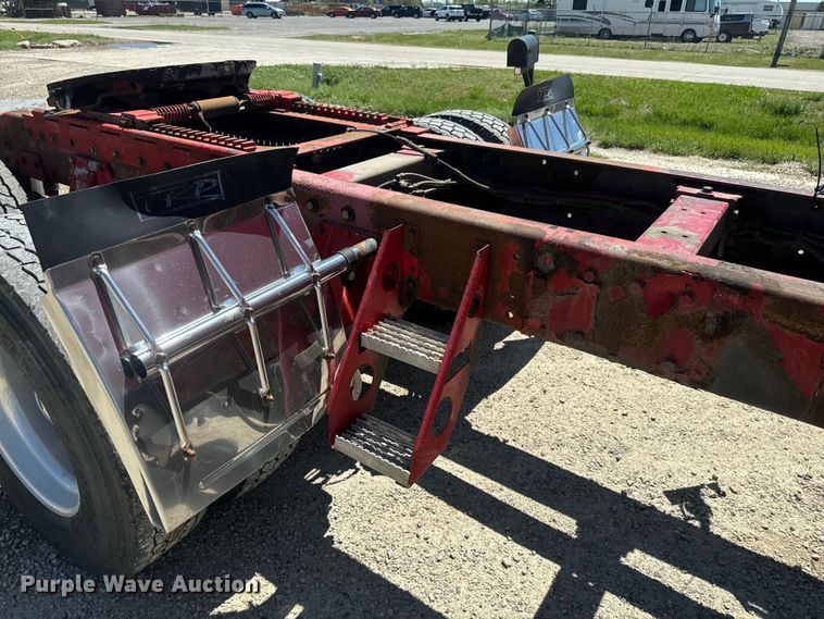 image for item EJ2696 2001 Peterbilt 379 semi truck