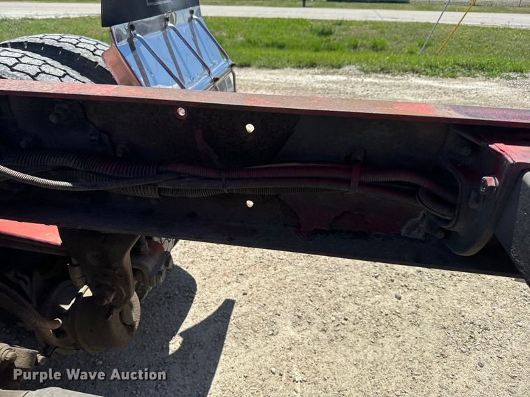 image for item EJ2696 2001 Peterbilt 379 semi truck