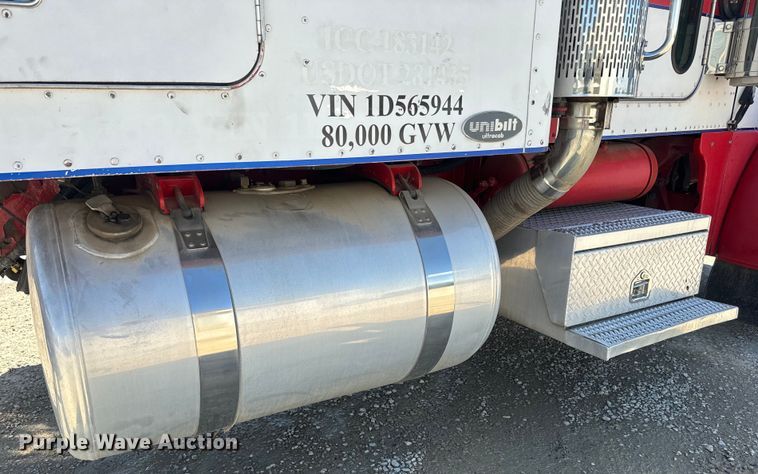 image for item EJ2696 2001 Peterbilt 379 semi truck