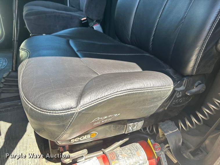 image for item EJ2696 2001 Peterbilt 379 semi truck