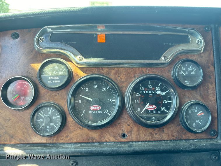 image for item EJ2696 2001 Peterbilt 379 semi truck