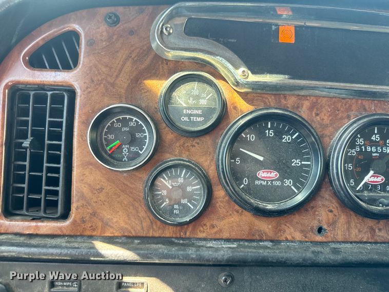 image for item EJ2696 2001 Peterbilt 379 semi truck