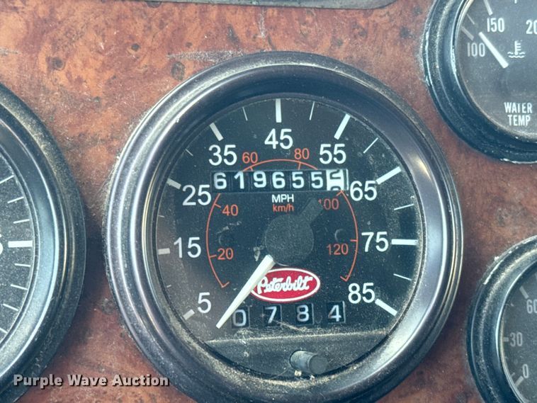 image for item EJ2696 2001 Peterbilt 379 semi truck