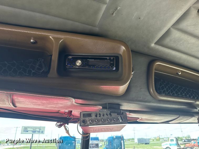 image for item EJ2696 2001 Peterbilt 379 semi truck