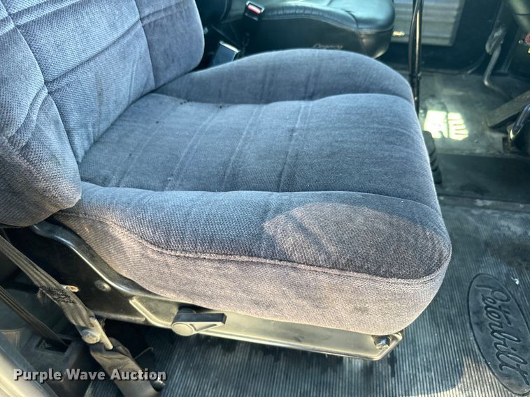 image for item EJ2696 2001 Peterbilt 379 semi truck