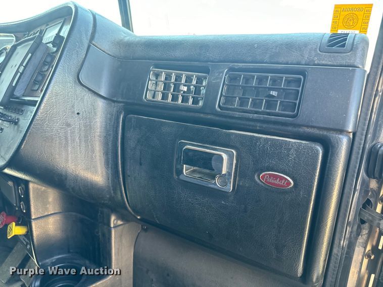 image for item EJ2696 2001 Peterbilt 379 semi truck