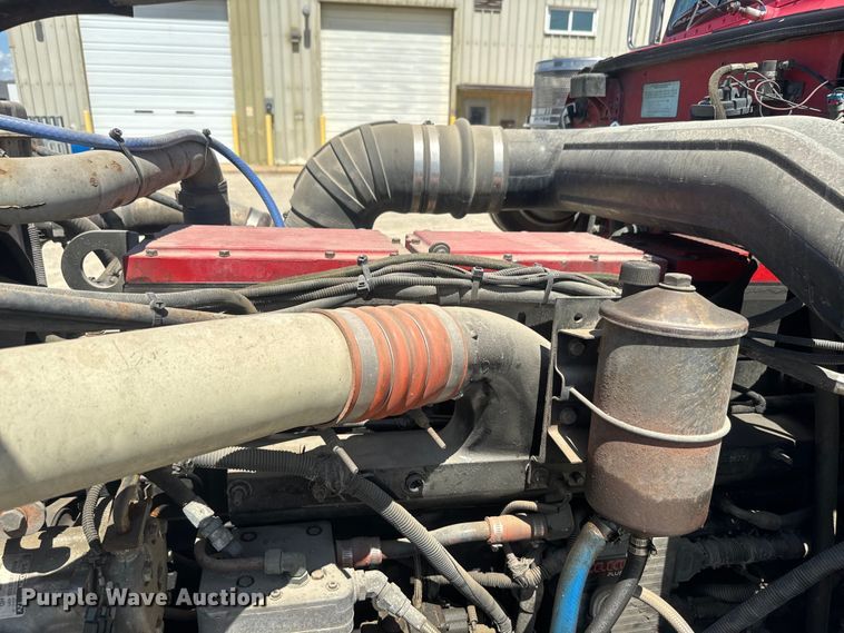 image for item EJ2696 2001 Peterbilt 379 semi truck