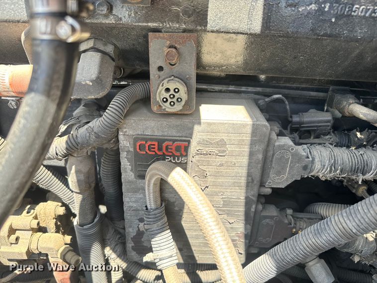 image for item EJ2696 2001 Peterbilt 379 semi truck