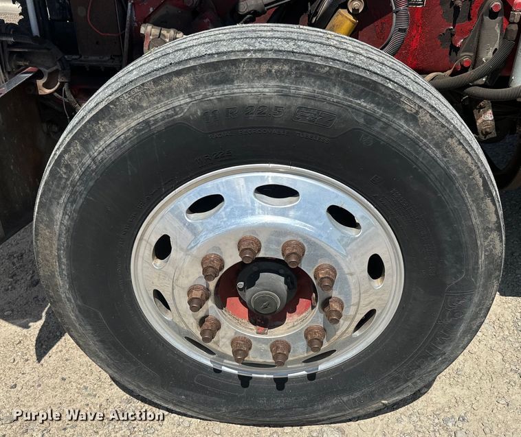 image for item EJ2696 2001 Peterbilt 379 semi truck