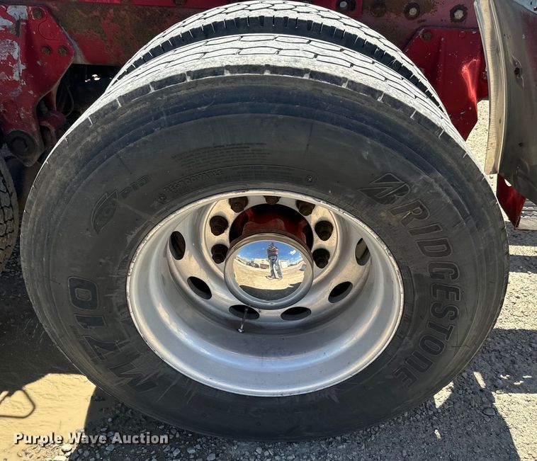 image for item EJ2696 2001 Peterbilt 379 semi truck