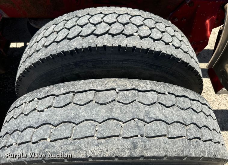 image for item EJ2696 2001 Peterbilt 379 semi truck