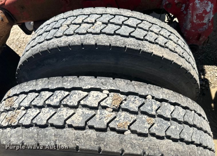 image for item EJ2696 2001 Peterbilt 379 semi truck