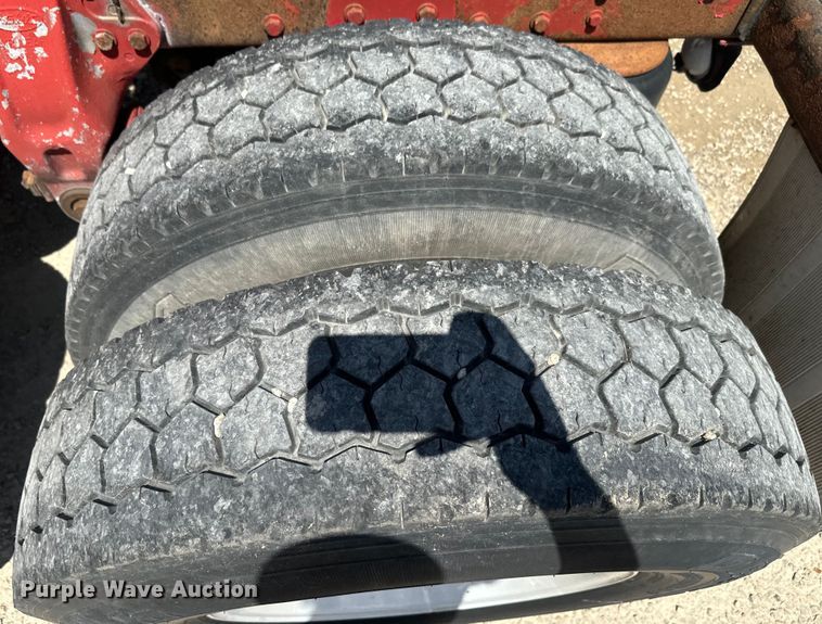 image for item EJ2696 2001 Peterbilt 379 semi truck