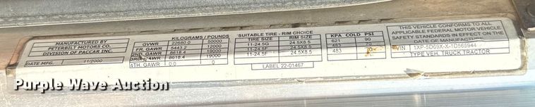 image for item EJ2696 2001 Peterbilt 379 semi truck