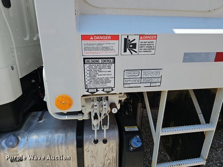 image for item EJ5502 2017 Frieghtliner  M2106 refuse truck