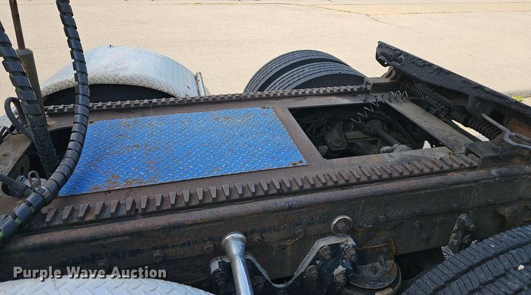 image for item EJ5522 2003 Kenworth  T2000 semi truck