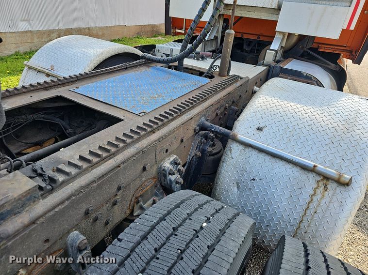 image for item EJ5522 2003 Kenworth  T2000 semi truck