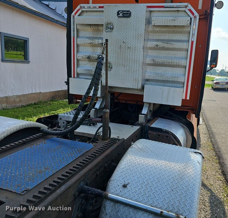 image for item EJ5522 2003 Kenworth  T2000 semi truck